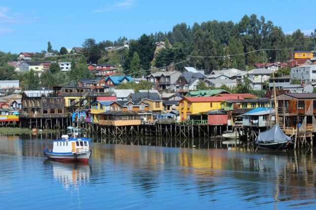 Igor Ginnasi//Estadão Casas construídas sobre palafitas, típicas de Chiloé