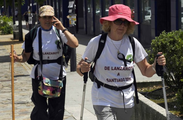 Eloy Alonso/Reuters Caminhantes de várias idades encaram o trajeto rumo a Santiago de Compostela