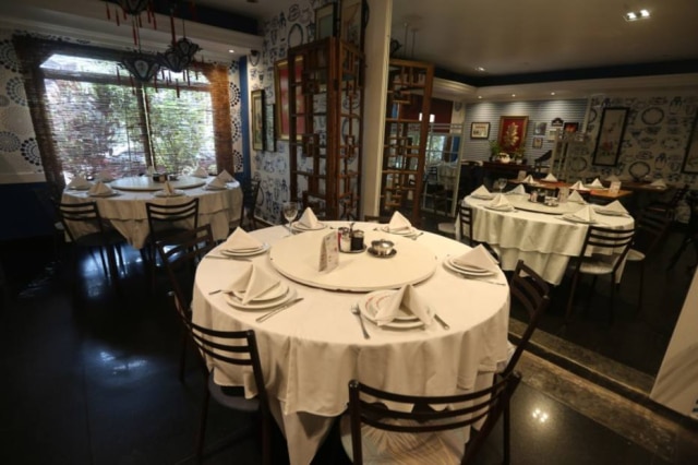 Na matriz do Hi Pin Shan, na Vila Olímpia, o ambiente traz as clássicas mesas redondas com mesa giratória no centro. O rolinho primavera ficou entre os melhores dos restaurantes visitados.