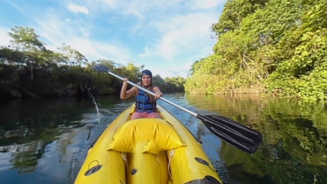 Reprodução A apresentadora Karina Oliani durante rafting em Bonito
