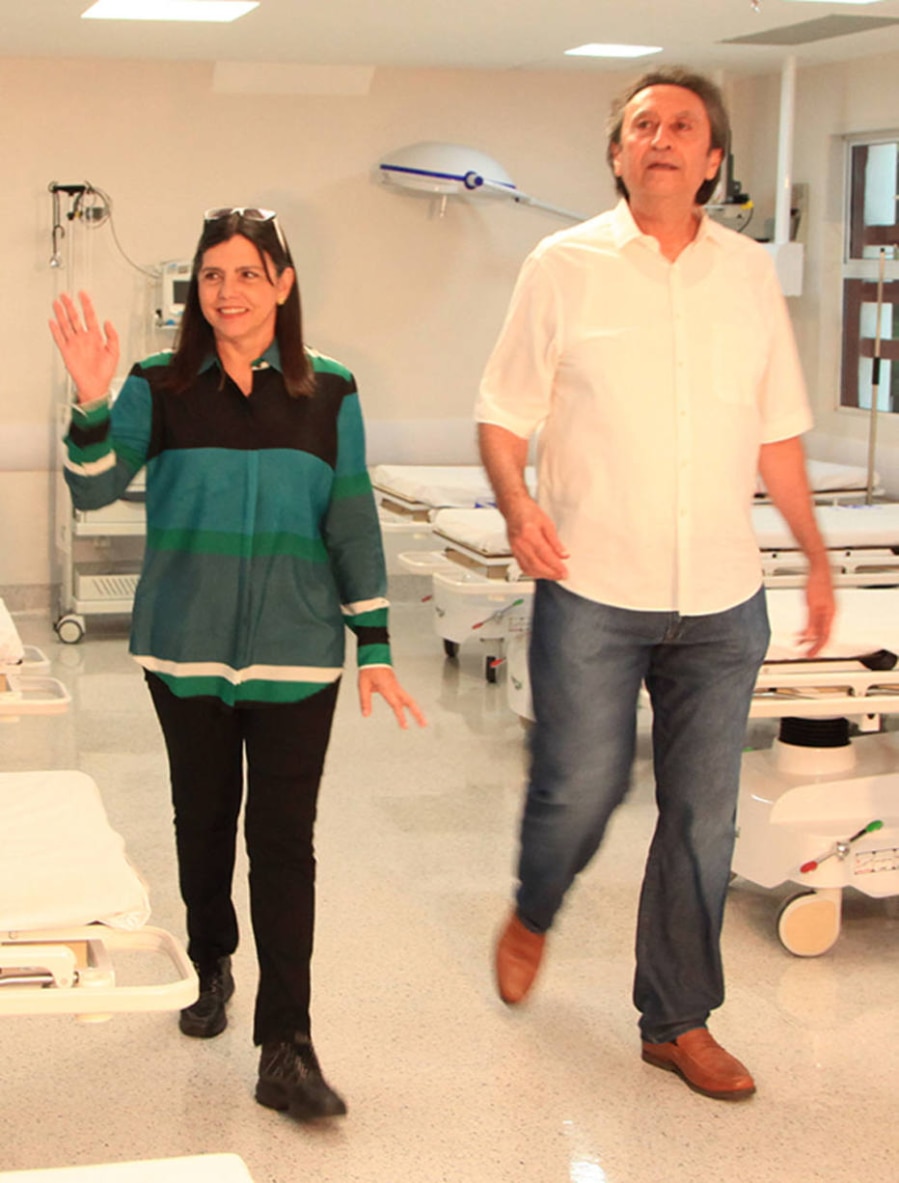 A governadora do Maranhão Roseana Sarney vistoria obra de hospital com Ricardo Murad