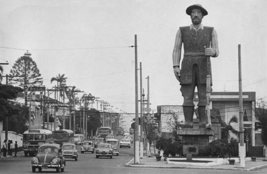 Estátua de Borba Gato (1969) - Acervo/ Estadão Estátua de Borba Gato (1969) - Acervo/ Estadão