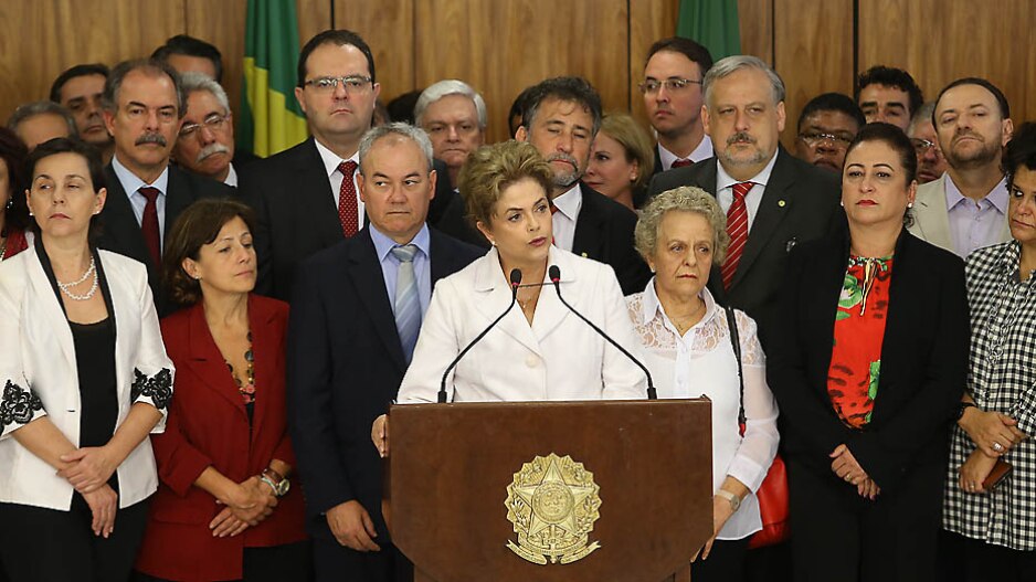 Dida Sampaio/Estadão - Dilma faz pronunciamento no Palácio do Planalto após assinar intimação de afastamento