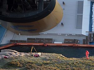 Imagens do naufr&aacute;gio do Costa Concordia