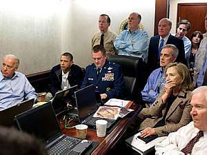 Hillary atribui à alergia expressão em foto da missão Bin Laden
