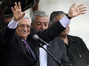 Abbas em Ramallah ao voltar da ONU: her&oacute;i - Mohamad Torokman/Reuters