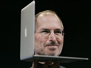 A hist&oacute;ria da Apple tamb&eacute;m &eacute; a hist&oacute;ria de como Steve Jobs conseguiu vender, com estilo, produtos que nem sab&iacute;amos que precis&aacute;vamos. Veja alguns pontos altos dessa trajet&oacute;ria - Robert Galbraith/Reuters