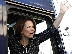 Michele Bachmann deixa disputa entre republicanos