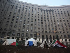 O amanhecer e a vida nas tendas da Praça Tahrir
