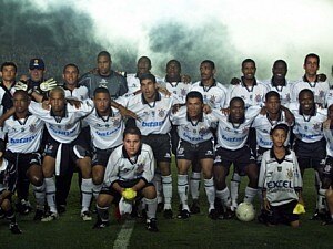 Com Marcelinho Carioca e Ricardinho, o bi - Paulo Pinto/AE Com Marcelinho Carioca e Ricardinho, o bi - Paulo Pinto/AE