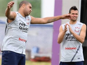 O atacante enfrentou  problemas com a balan&ccedil;a em sua passagem pelo Corinthians - Jos&eacute; Patr&iacute;cio/AE