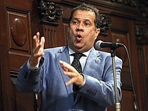 Lupi se antecipa e pede demissão