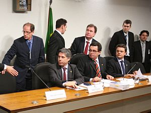 Base e oposição fazem acordo e CPI do Cachoeira termina sem indiciados