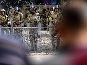 Violência volta ao Cairo e protestos terminam com 3 ativistas mortos