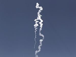 Rastro de m&iacute;ssil israelense durante testes realizados em novembro - Ilan Assayag/Arquivo/AP