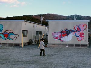 'Titi Freak' pintou as paredes de 15 blocos residenciais em Ishinomaki - Titi Freak/Divulgação 'Titi Freak' pintou as paredes de 15 blocos residenciais em Ishinomaki - Titi Freak/Divulgação