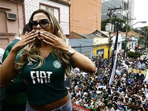 Musa do Palmeiras participa da prociss&atilde;o ao goleiro Marcos