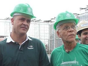 &Iacute;dolos Marcos e Ademir da Guia visitam obras do est&aacute;dio do Palmeiras