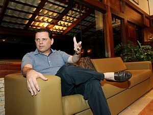 Governador de Goi&aacute;s admite elo de pol&iacute;ticos do Estado com Cachoeira
