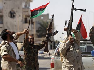 Rebeldes comemoram fim da era Kadafi - Saad Shalash/Reuters