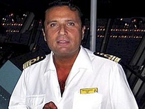 Italianos se fantasiam de ‘Francesco Schettino’ no Carnaval