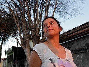 Eleitora do PT, vota pelo partido, que, para ela, pensa mais no povo - Paulo Liebert/AE Eleitora do PT, vota pelo partido, que, para ela, pensa mais no povo - Paulo Liebert/AE