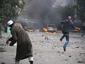 Egípcios querem o fim do governo militar, no poder desde a queda de Mubarak, em fevereiro - Associated Press Egípcios querem o fim do governo militar, no poder desde a queda de Mubarak, em fevereiro - Associated Press