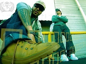 Duo formado por um argentino e um brasileiro mistura hip hop com soul - Divulgação Duo formado por um argentino e um brasileiro mistura hip hop com soul - Divulgação