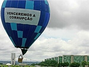 Marcha contra a corrup&ccedil;&atilde;o - Ed Ferreira / AE
