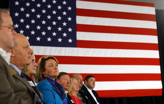 Eleitores ouvem discurso de pr&eacute;-candidato republicano em Salem, New Hampshire 