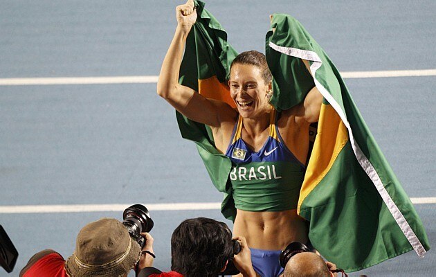Fabiana Murer está mais forte, mais rápida