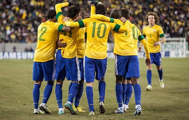 Time do Brasil festeja gol