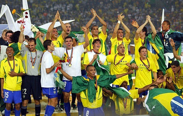 Jogadores comemoram o penta em 2002