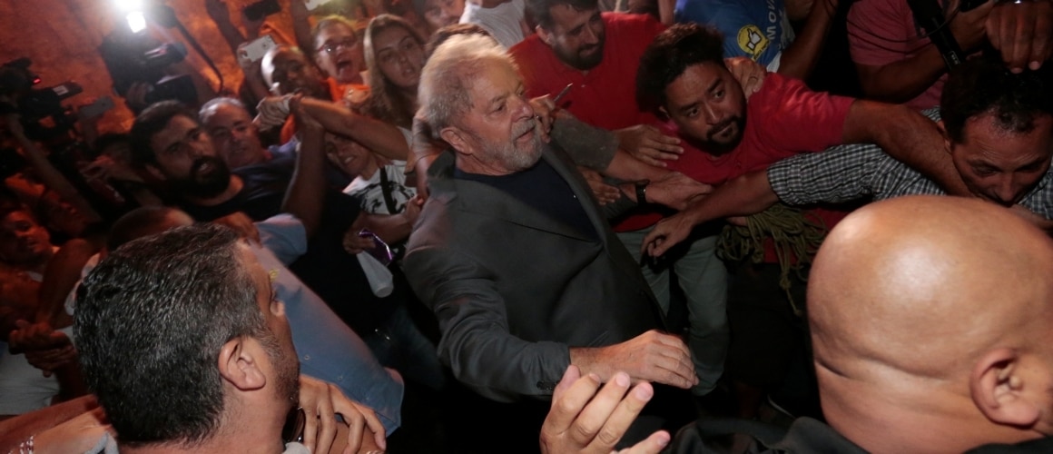 Lula deixa sindicato para se entregar Ã  PF. Leonardo Benassatto/Reuters