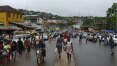Cidadãos de Serra Leoa saem às ruas após 3 dias confinados pelo Ebola