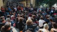 Federação de escolas particulares recomenda desconto de salário a professor que aderir a greve