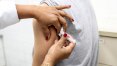 Taxas de vacinação aumentam no mundo, mas caem no Brasil há 3 anos