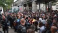 Autoridades removem cerca de mil imigrantes de acampamento no norte Paris