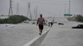 Pela web, ilhados em razão da tempestade Harvey clamam por ajuda