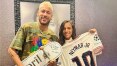 Rayssa Leal e Neymar se encontram em Paris com direito a troca de presentes, churrasco e videogame