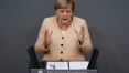 No Parlamento alemão, Merkel defende candidato a sucessor em queda nas pesquisas