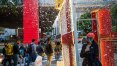 'Neve’ de Natal perto do verão atrai visitantes na Avenida Paulista