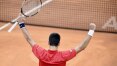 Djokovic sofre, mas elimina Nadal