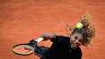 Serena Williams avança em Roland Garros com direito a pneu; vice-campeã dá adeus