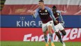 Aston Villa derrota Leicester e garante vice-liderança do Inglês