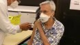 Caetano Veloso recebe a segunda dose da vacina contra a covid-19