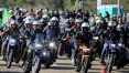 Bolsonaro participa de motociata com apoiadores em Porto Alegre
