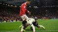 Irritado, Cristiano Ronaldo protagoniza confusão em goleada do Liverpool sobre o Manchester United