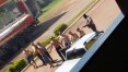 Criminosos fazem cordão humano com reféns durante assalto a banco no RS