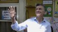 Favorito na eleição presidencial, Mauricio Macri vota na Argentina